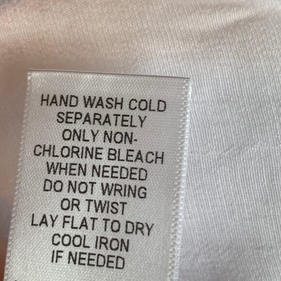 FEVER WHITE SLEEVELESS ROUND NECK TOP NWT - Picture 7 of 7